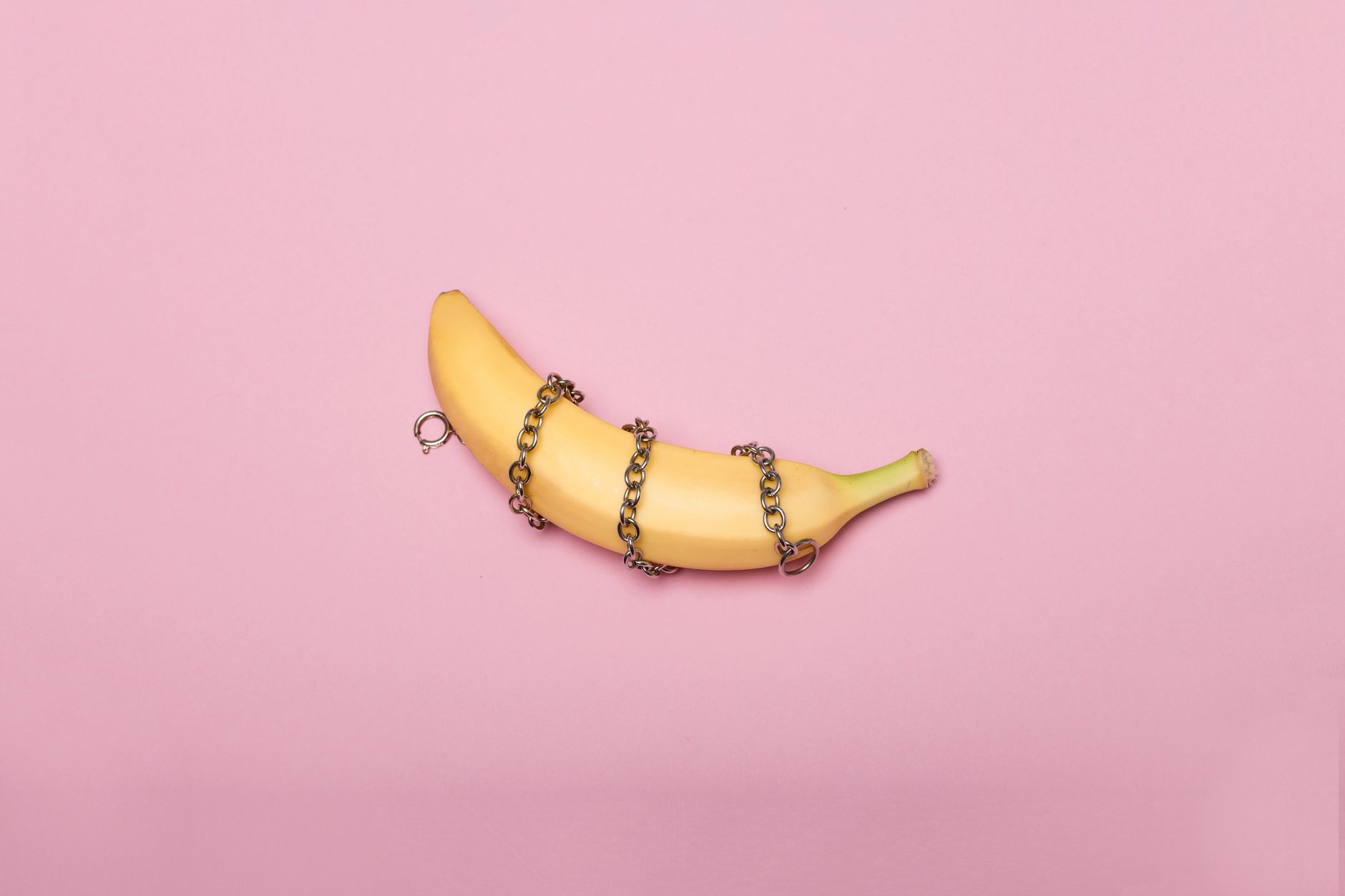 Cage de chasteté et homme trans : est-ce une pratique adaptée à toutes les anatomies ?
