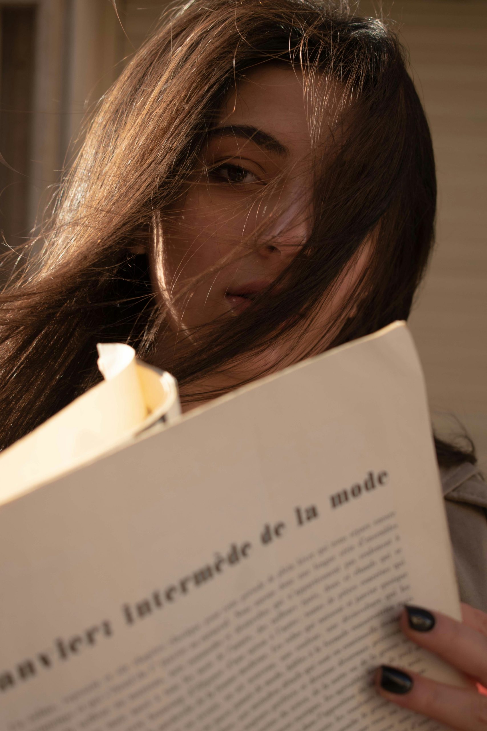 Comment savoir si ma fille est transgenre : signes, écoute et accompagnement